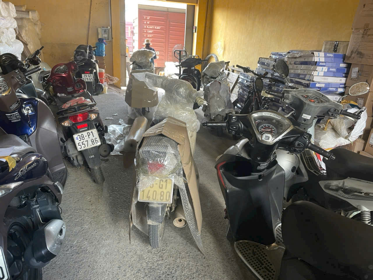 Gửi xe máy từ Hà Nội vào Sài Gòn giá tốt nhất 