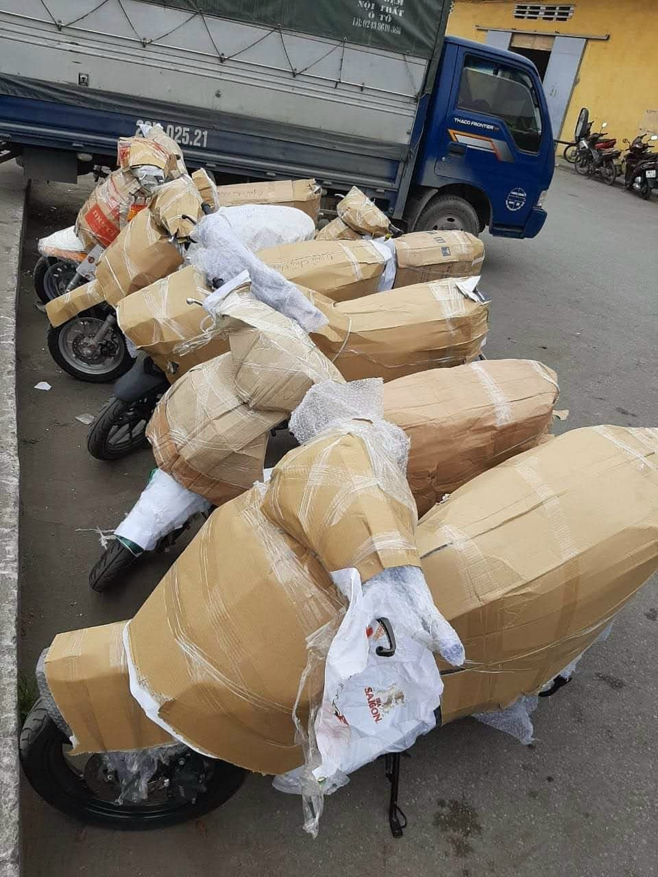 Gửi xe máy từ Hà Nội vào Sài Gòn ở đâu tiết kiệm chi phí và uy tín nhất?